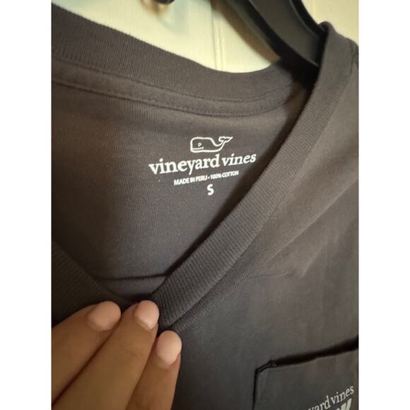 Vineyard Vines Men's Camo Discovery Shark Week Logo Pocket T-Shirt Small - Picture 7 of 7